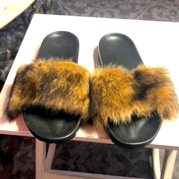 UGG Shoes - New Pair of UGG Furry Sandals 🩴